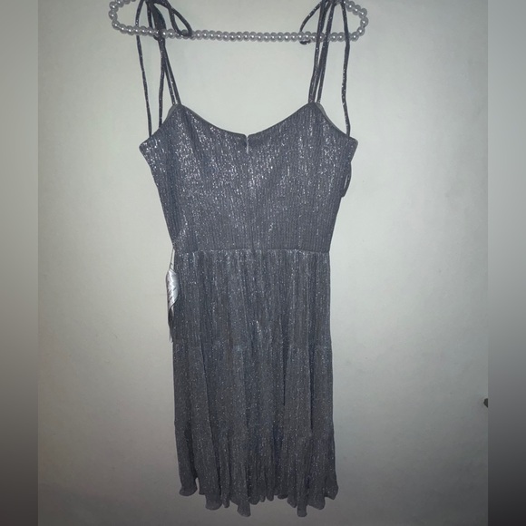 NWT Nordstrom Dress the Population Dream Metallic Tiered Midi Dress Size: Small - Picture 9 of 12